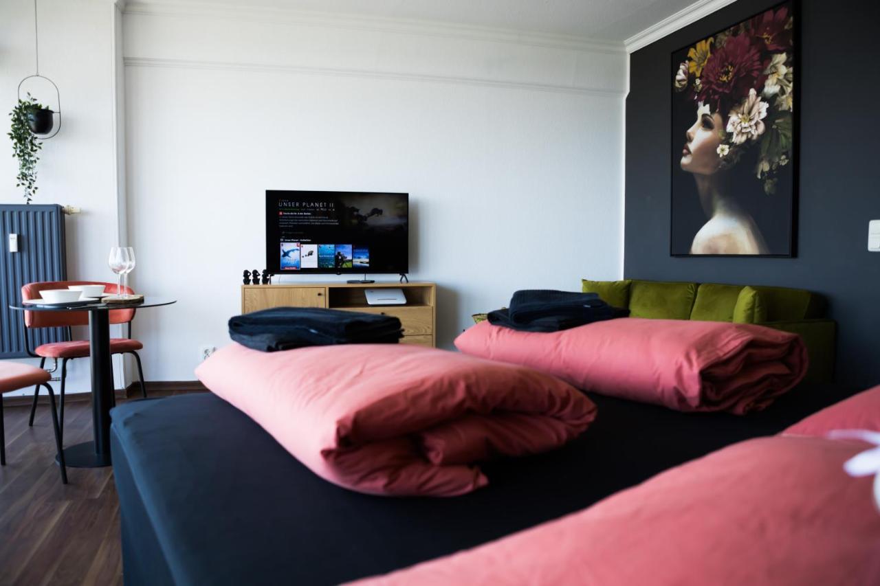 Fresh - 20th Floor - Netflix - Center