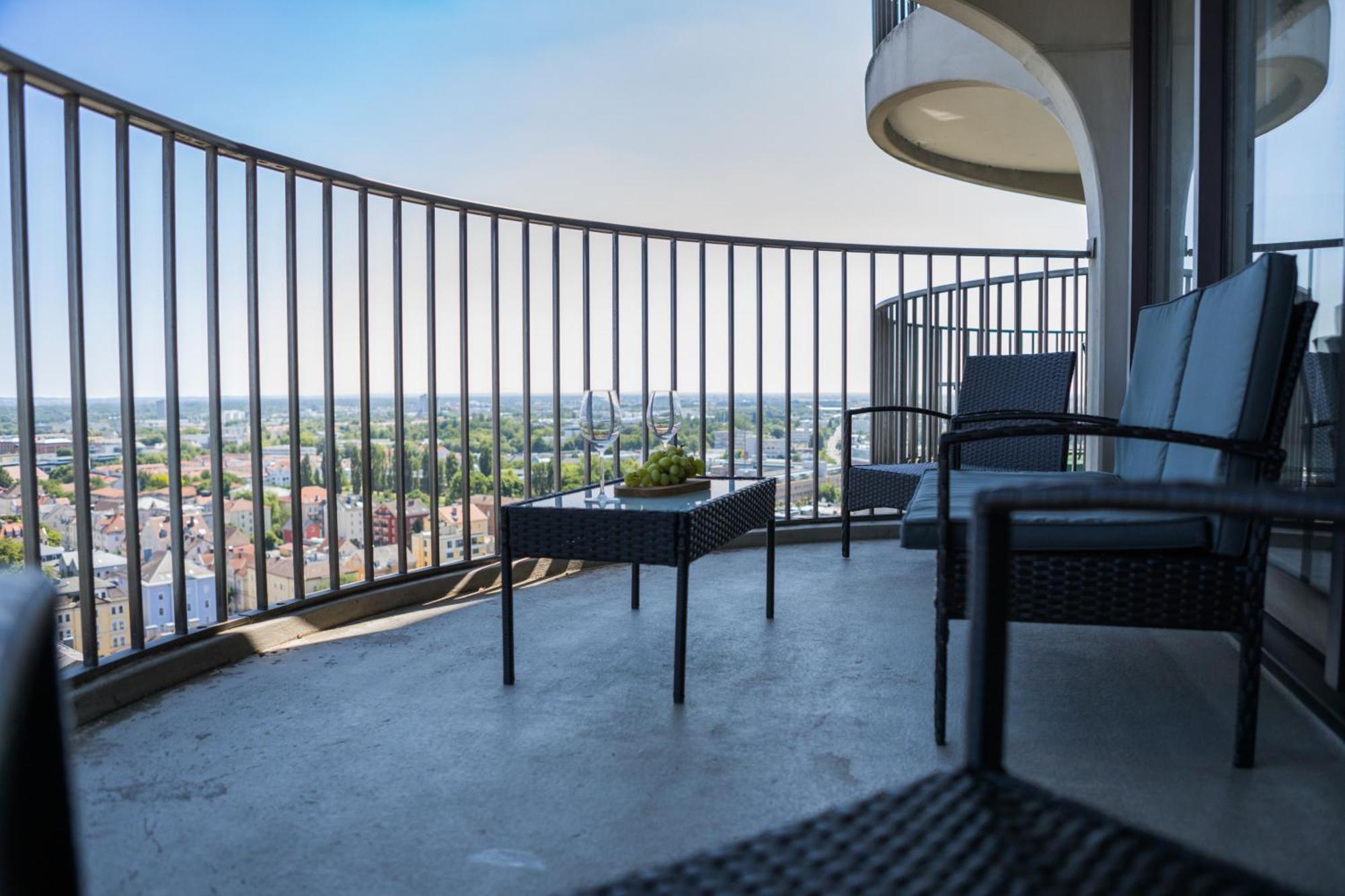 Apartment Fresh - 20th Floor - Netflix - Center